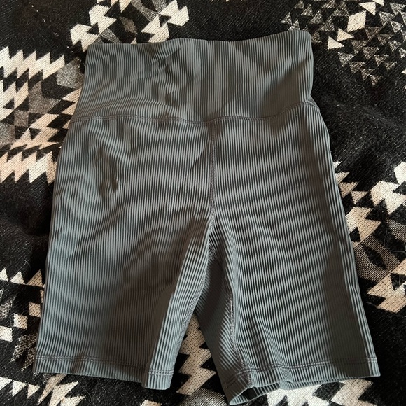 Athleta Elation 7” Rise Rib Short Small - Picture 4 of 5